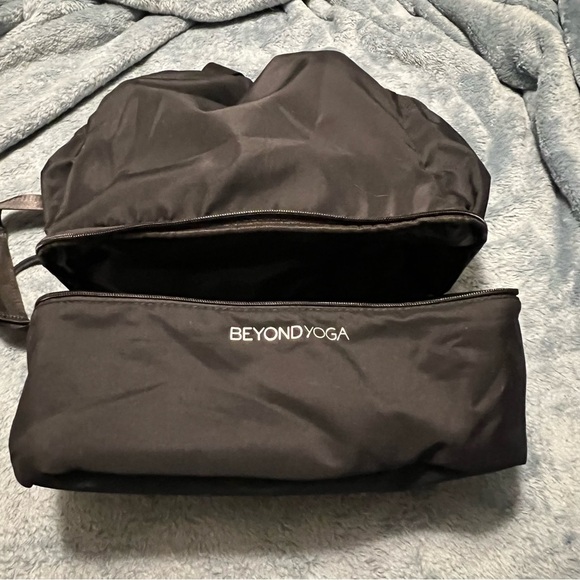 Beyond Yoga Black Minimalist Convertible Backpack – Gym to Work, OS - Picture 7 of 11